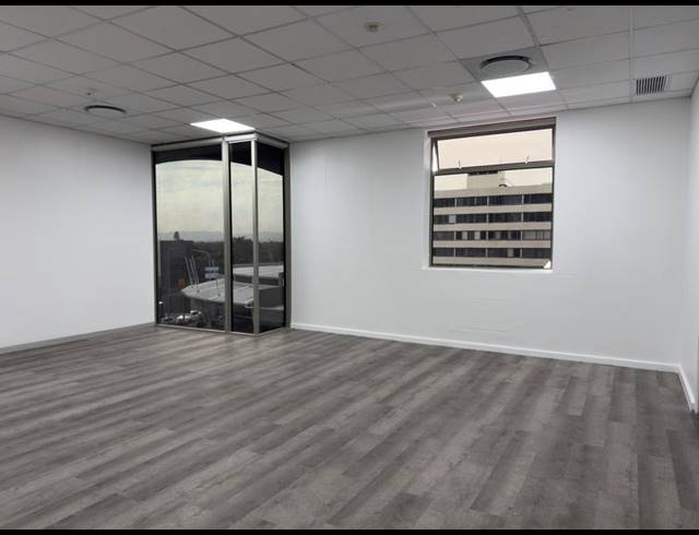 BUSINESS PROPERTY TO RENT IN CLAREMONT